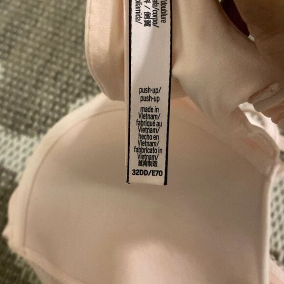 Victoria’s Secret push-up bra size 32DD - Picture 4 of 5